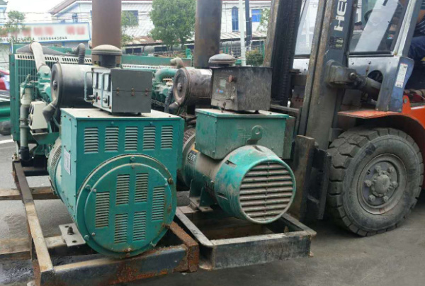 柴油发电机维修电压不稳定解决方法