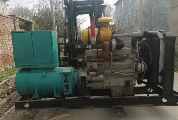 柴油发电机的润滑油中的杂质